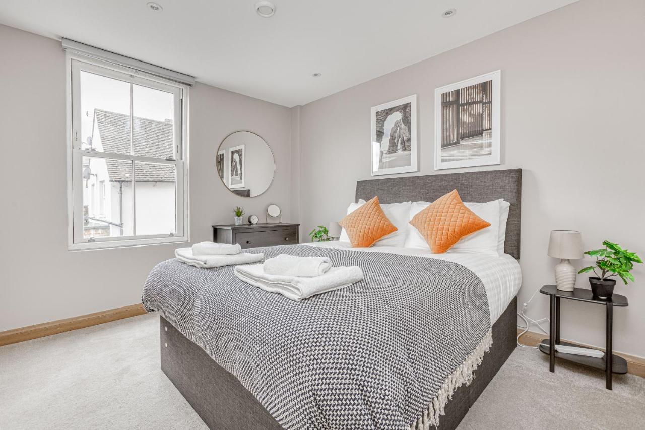 Contemporary 2 Bedroom Apt, Town Centre By Tent Serviced Apartments Chertsey Exteriör bild