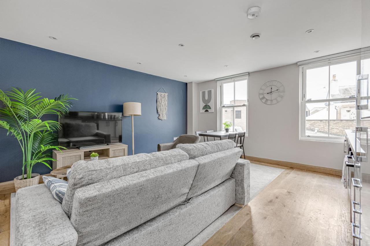 Contemporary 2 Bedroom Apt, Town Centre By Tent Serviced Apartments Chertsey Exteriör bild